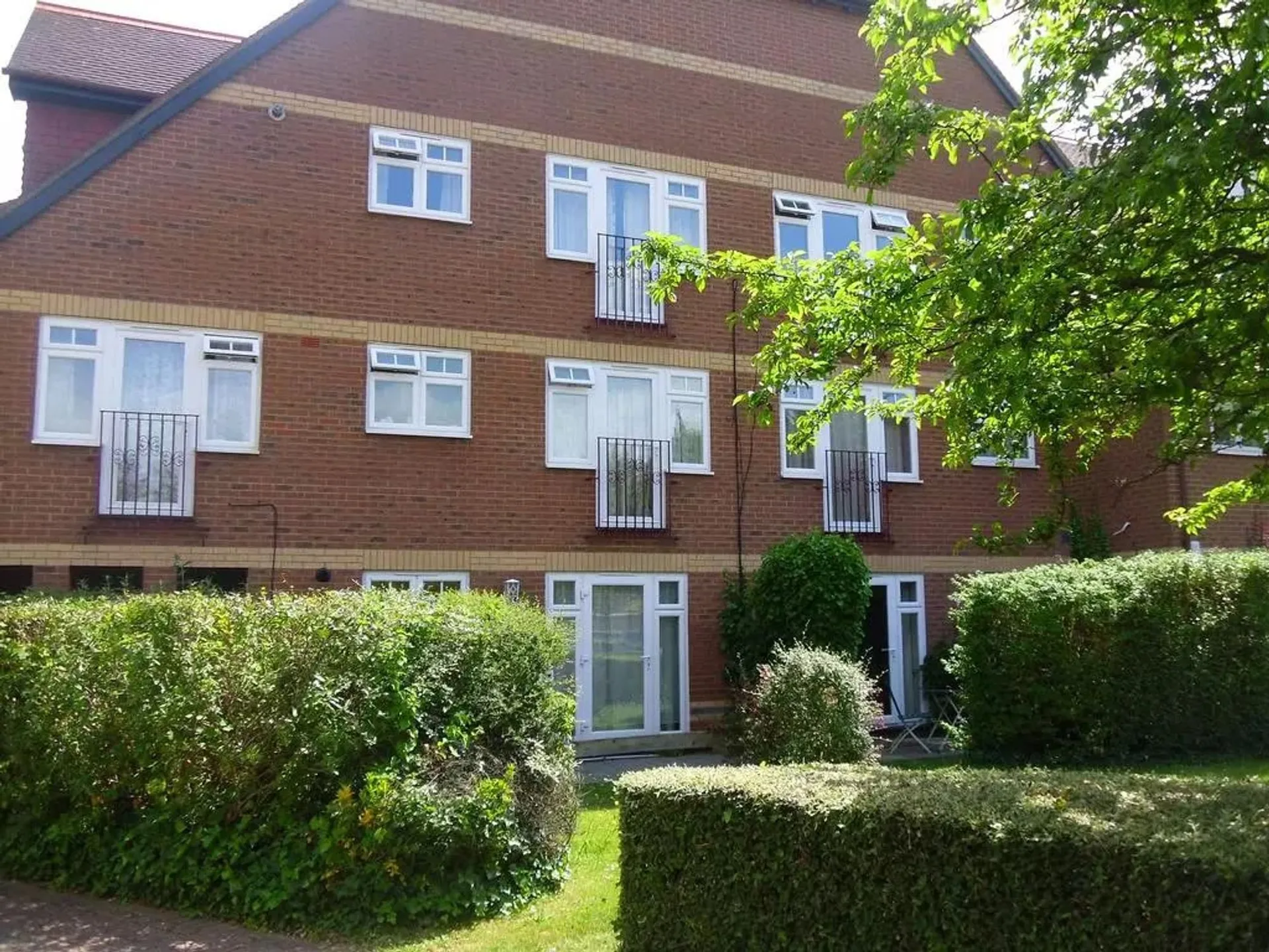 Flat Devonshire Road in Greater London