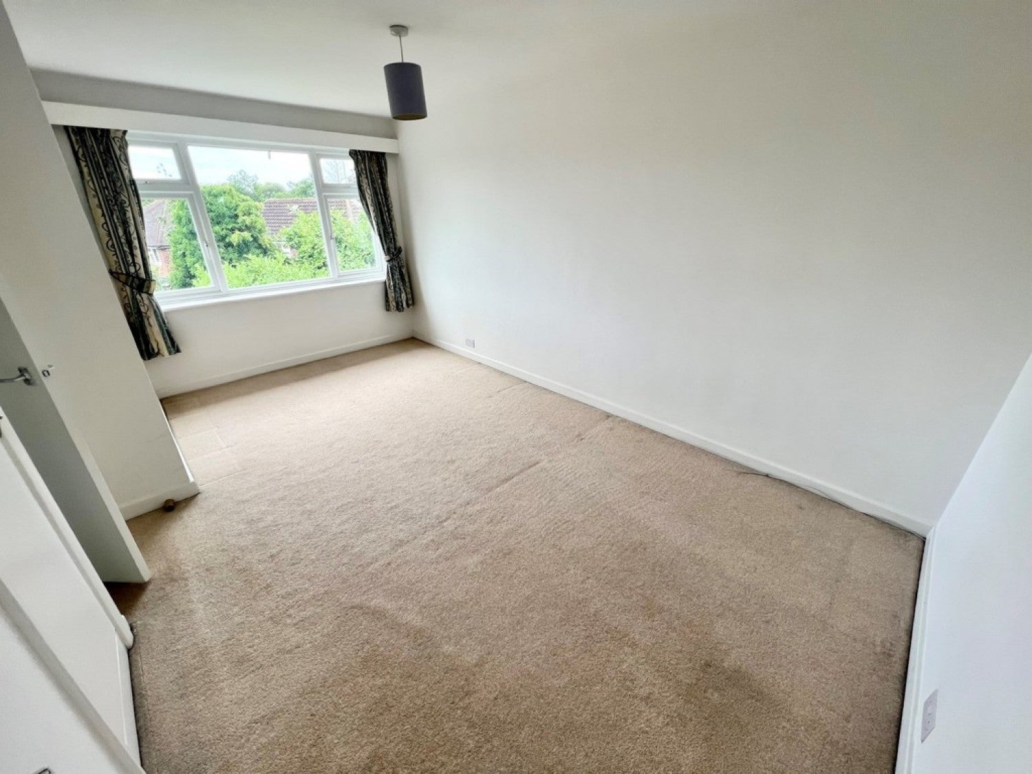Flat Avonmore Avenue in Guildford
