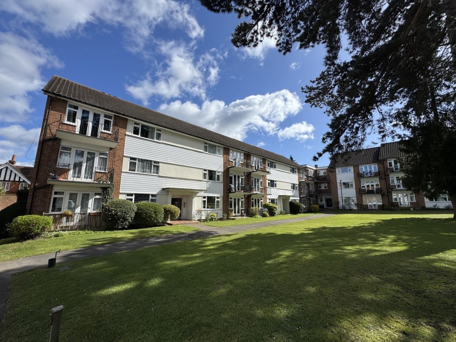 Flat Avonmore Avenue in Guildford