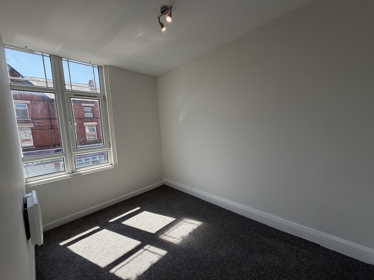 Flat Seaview Road in Wallasey