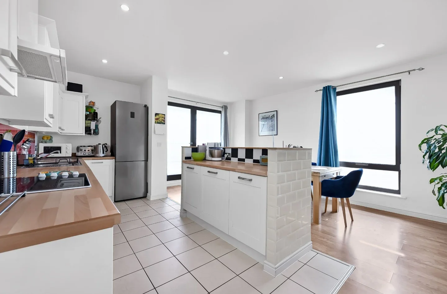 Flat Lingham Street in Greater London