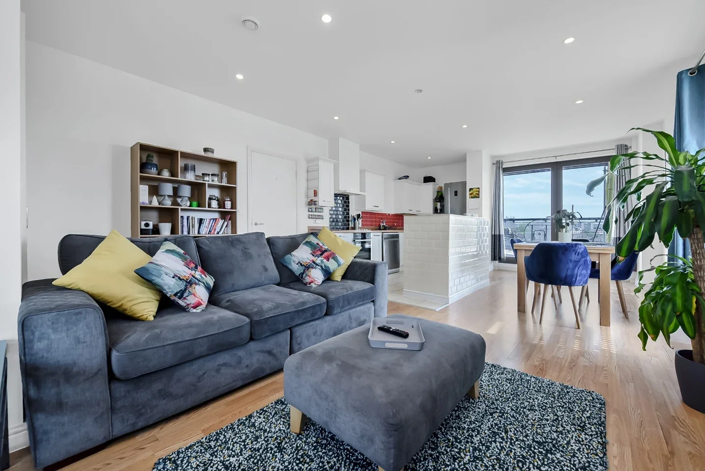 Flat Lingham Street in Greater London