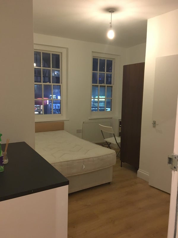 Flat Berkhamsted Avenue in Greater London