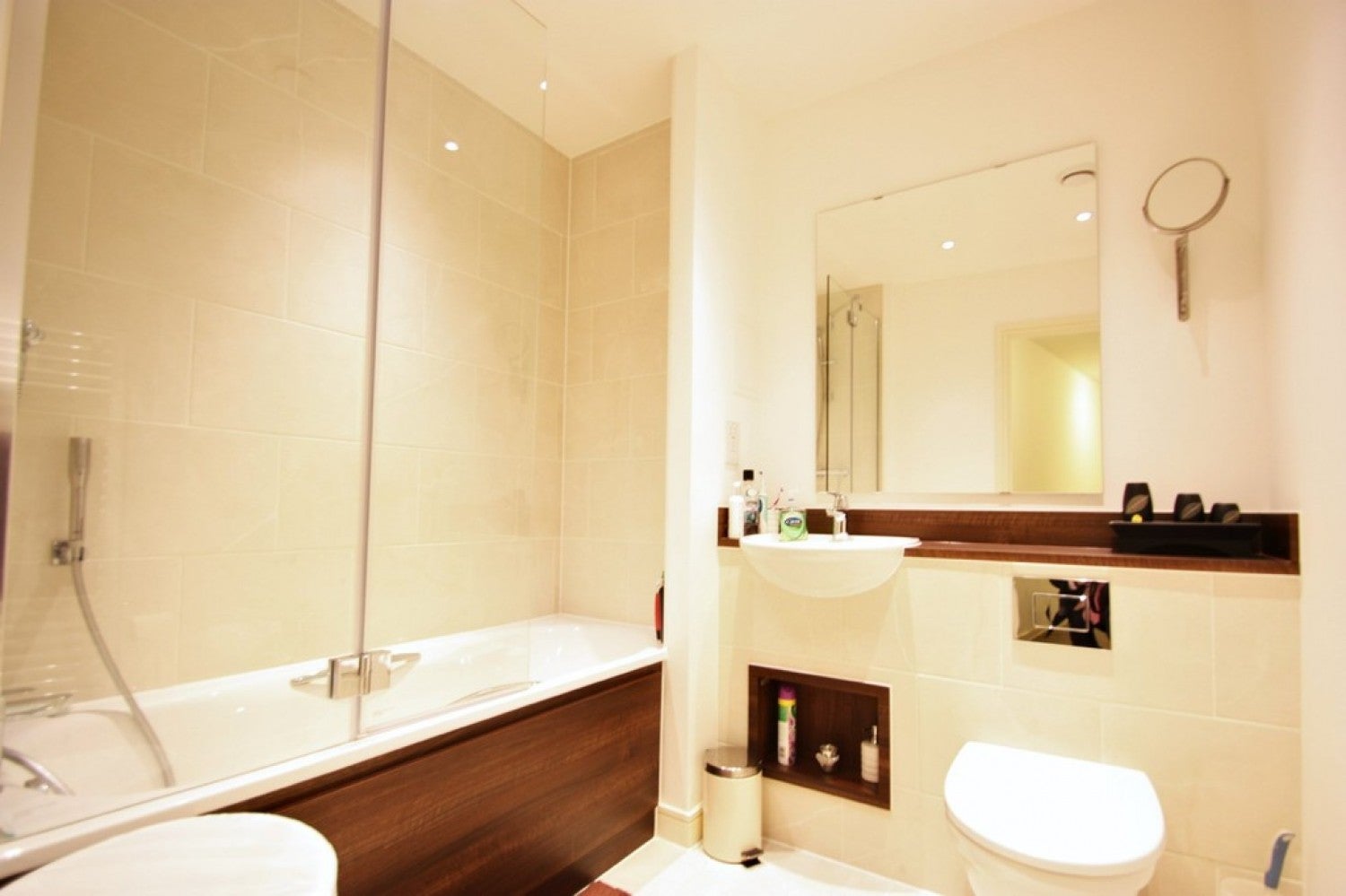Flat Connersville Way in Greater London