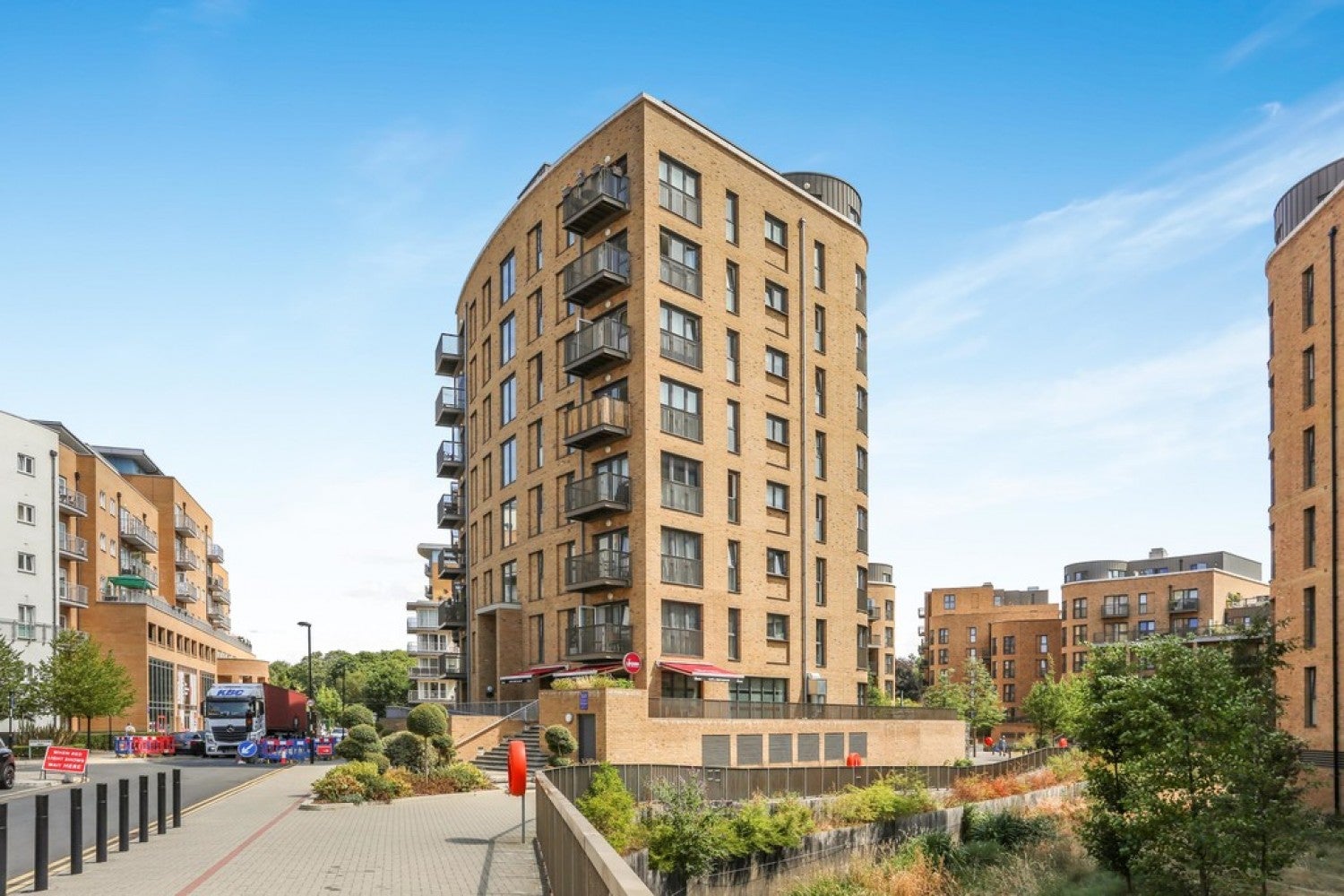 Flat Connersville Way in Greater London