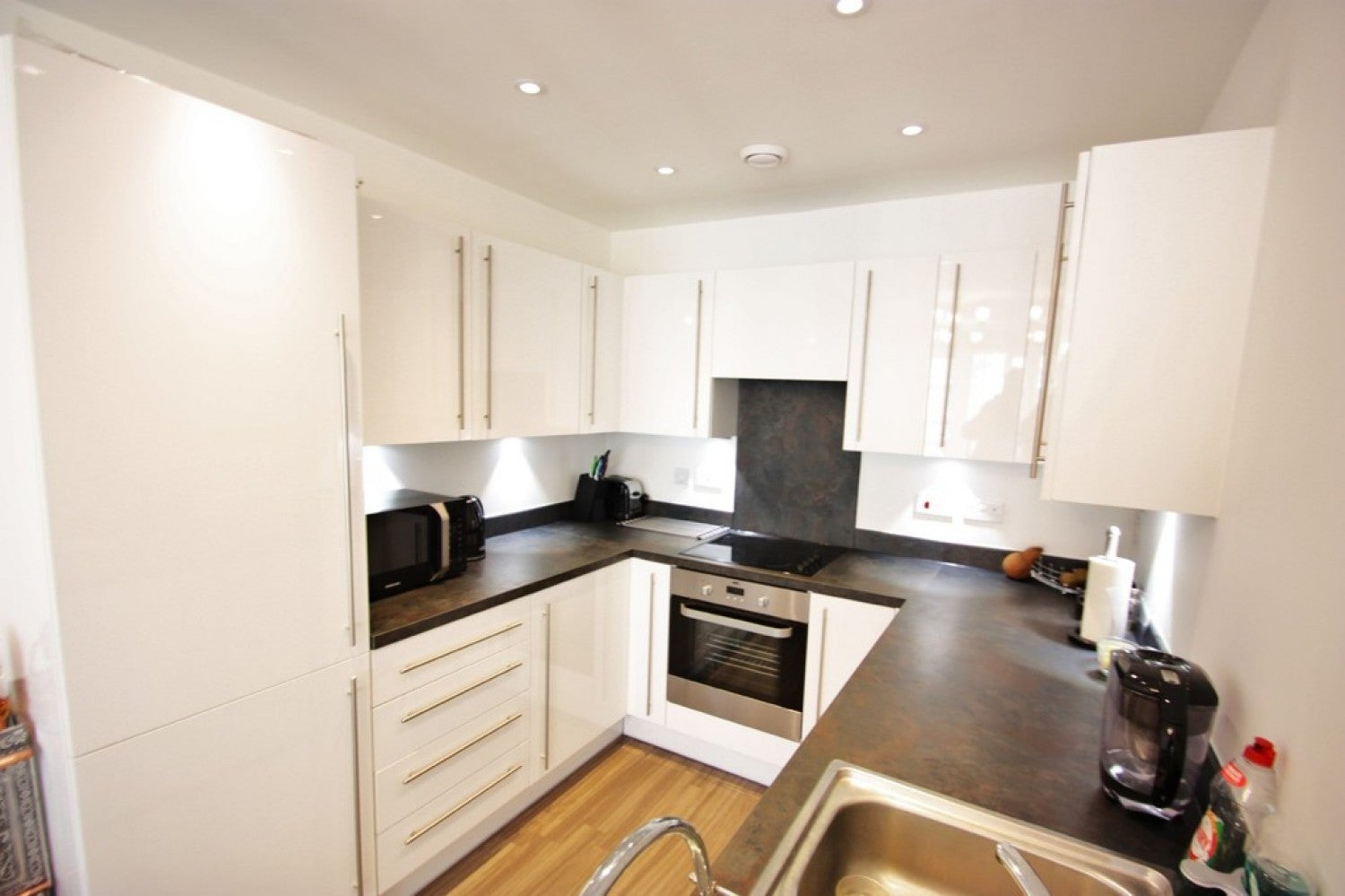 Flat Connersville Way in Greater London