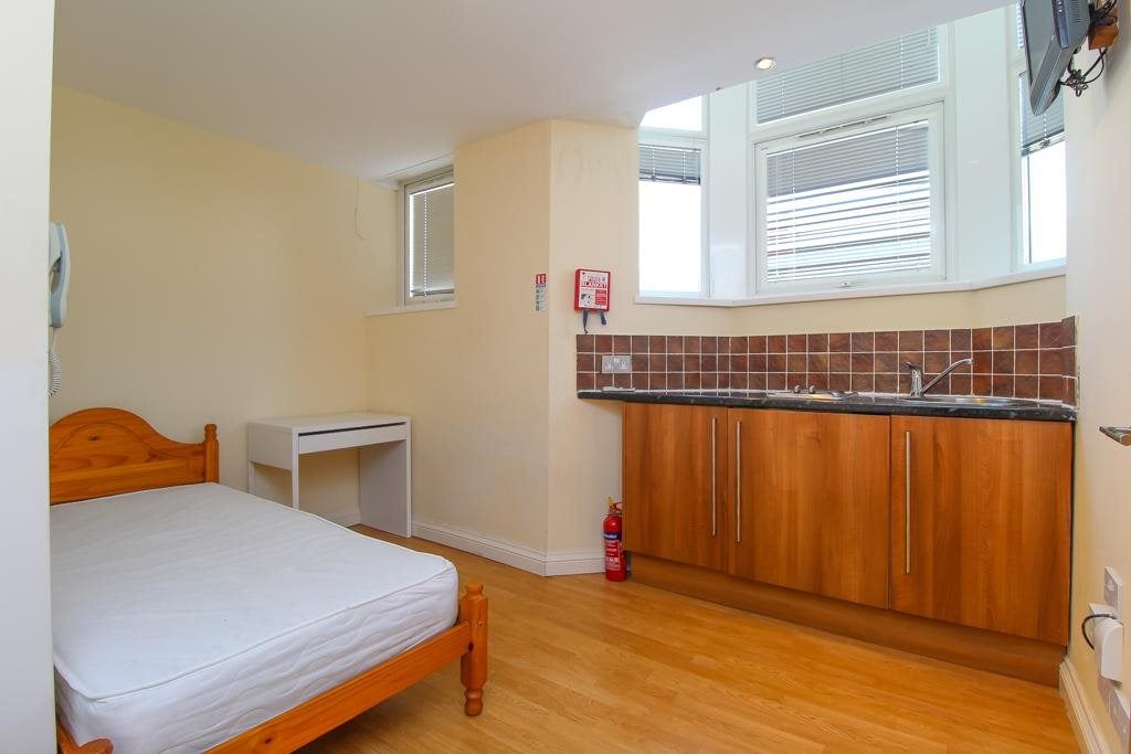 Flat Monthermer Road in Cardiff