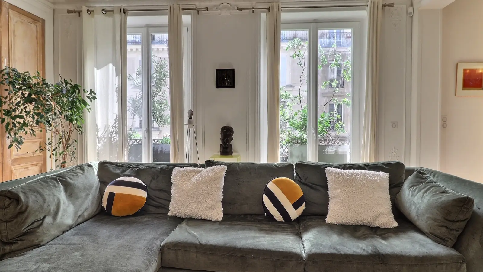 Flat Rue Beaurepaire in Paris