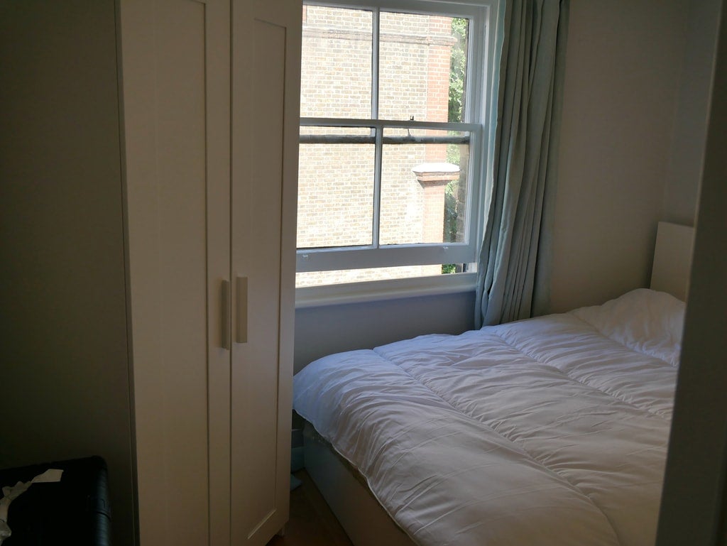Flat Barkston Gardens in Greater London