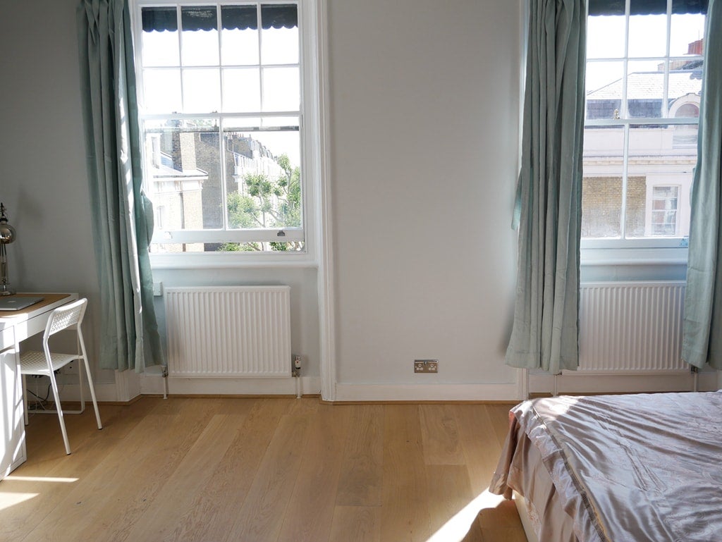 Flat Barkston Gardens in Greater London