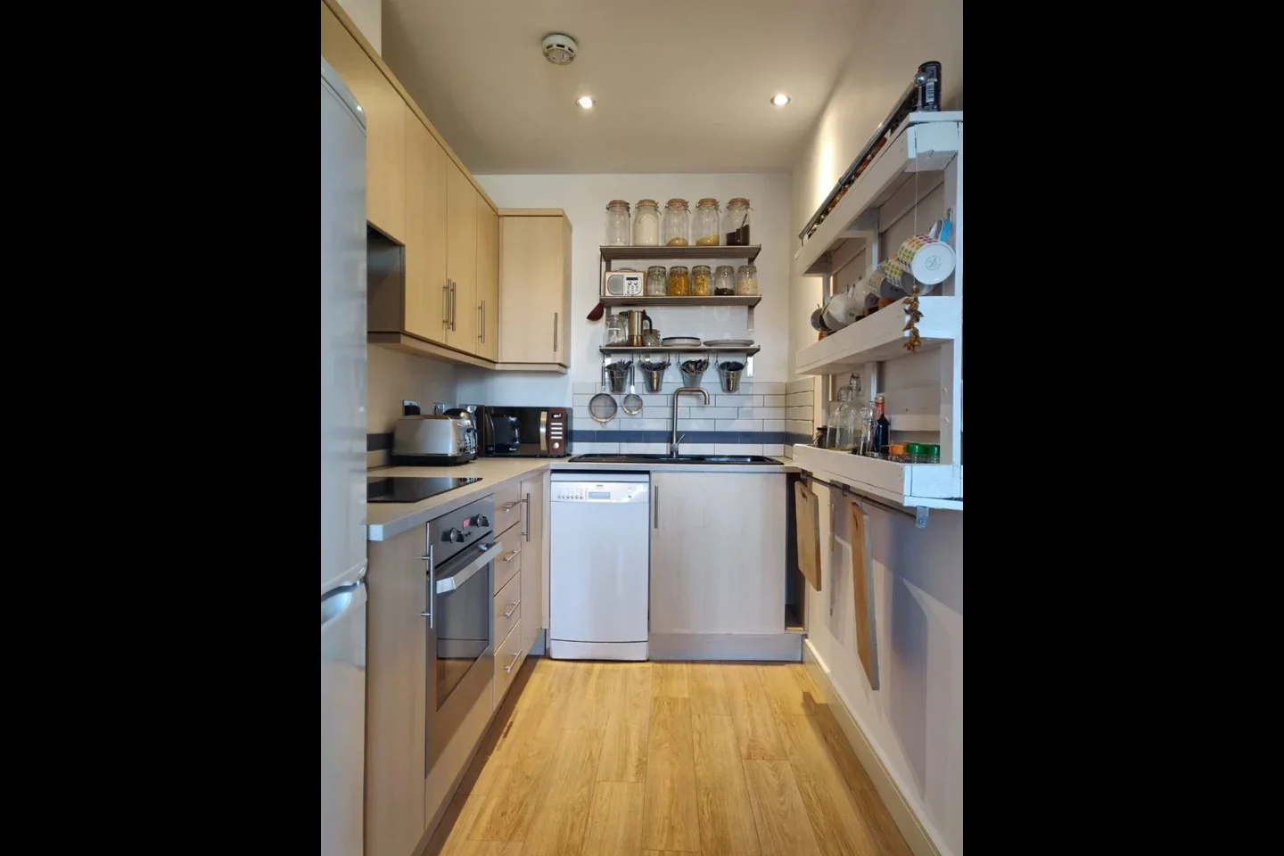 Flat Mount Pleasant Hill in Greater London