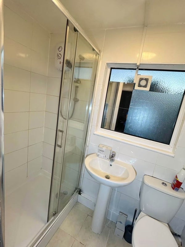 Room Dalberg Way in Greater London