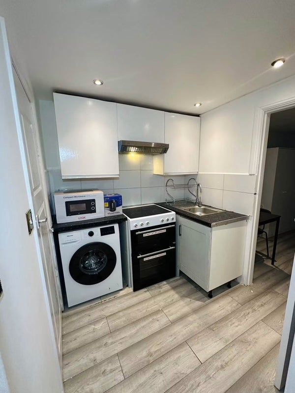 Room Dalberg Way in Greater London