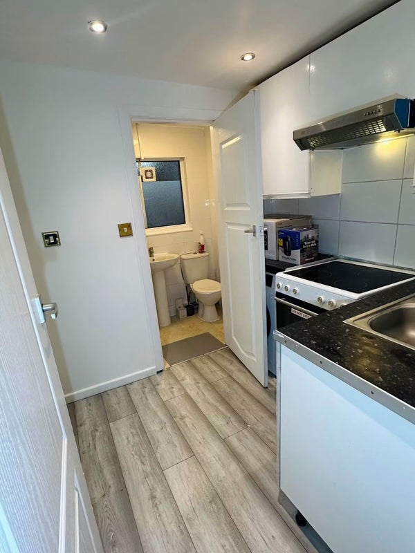 Room Dalberg Way in Greater London