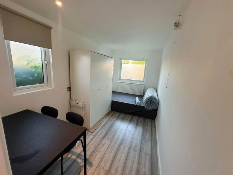 Room Dalberg Way in Greater London