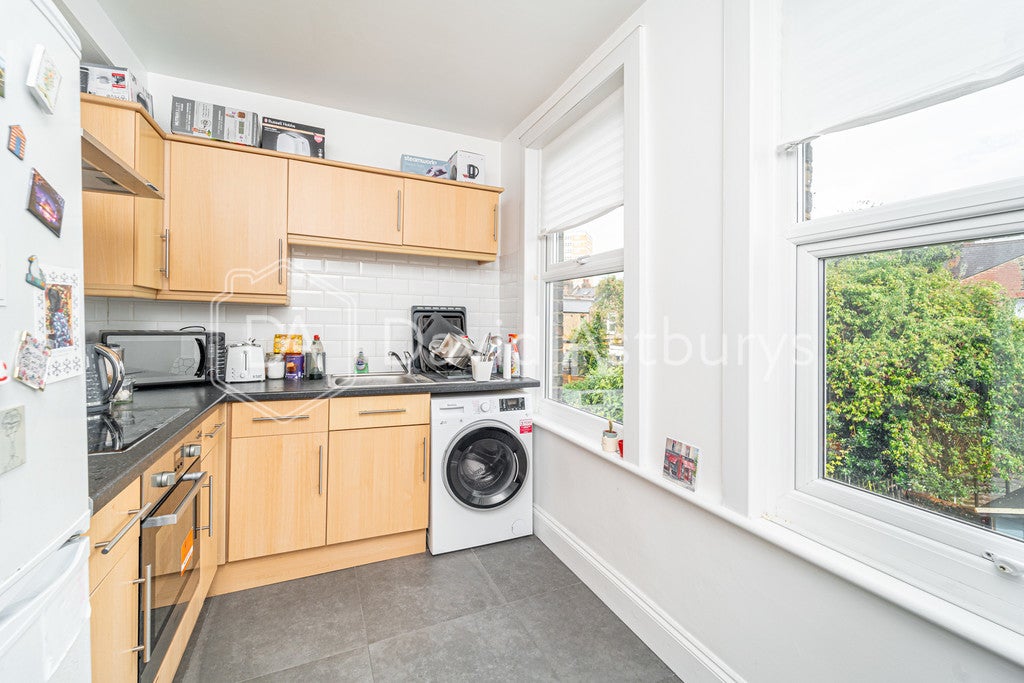 Flat Imperial Road in Greater London