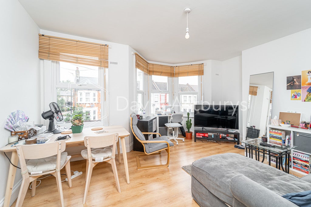 Flat Imperial Road in Greater London