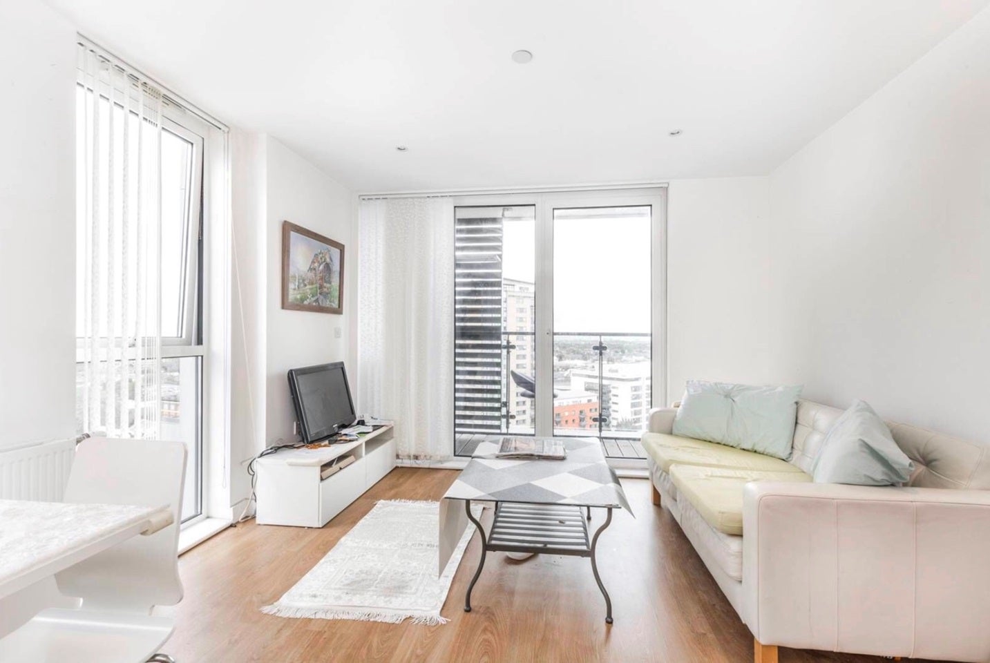 Flat Jupp Road West in Greater London