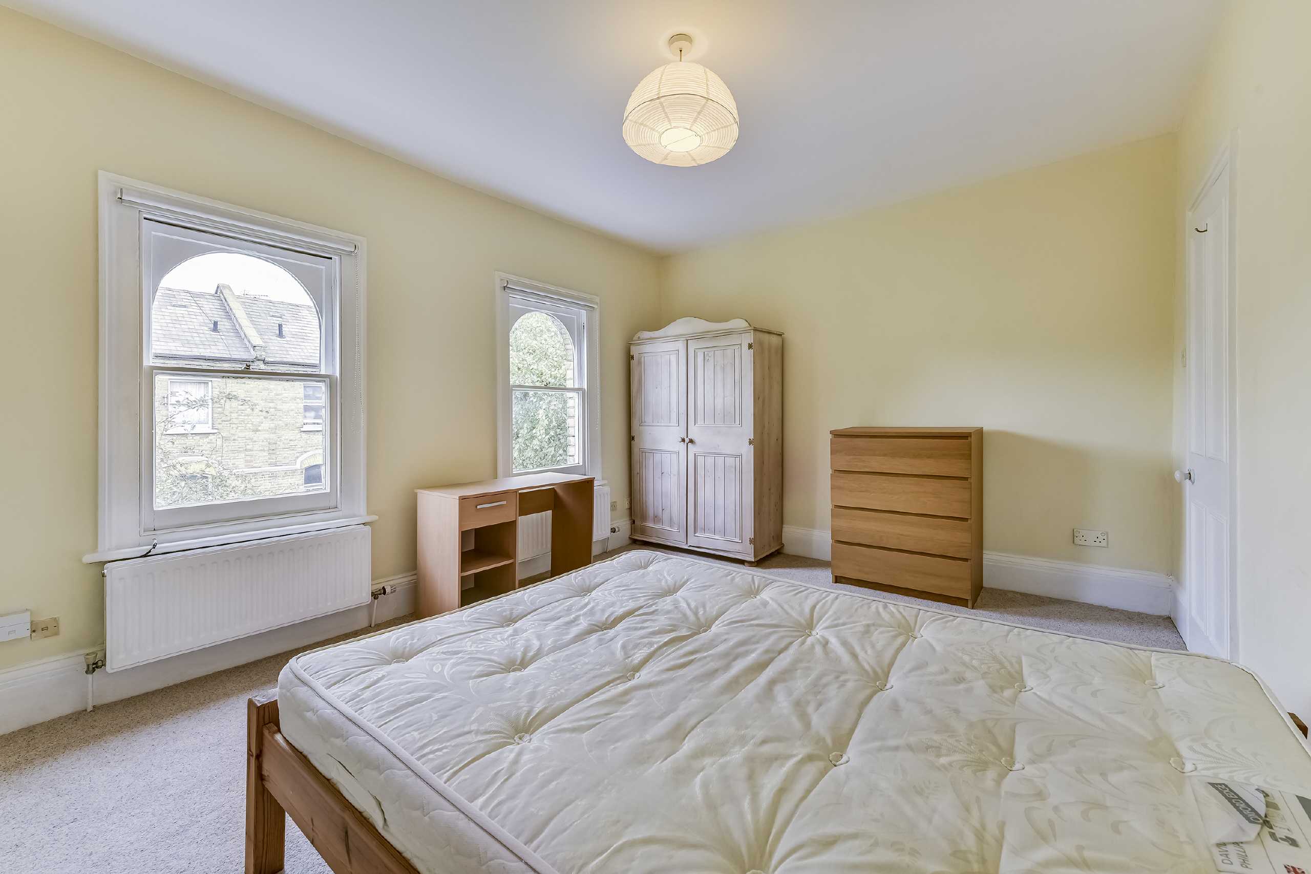 Flat Vauxhall Grove in Greater London