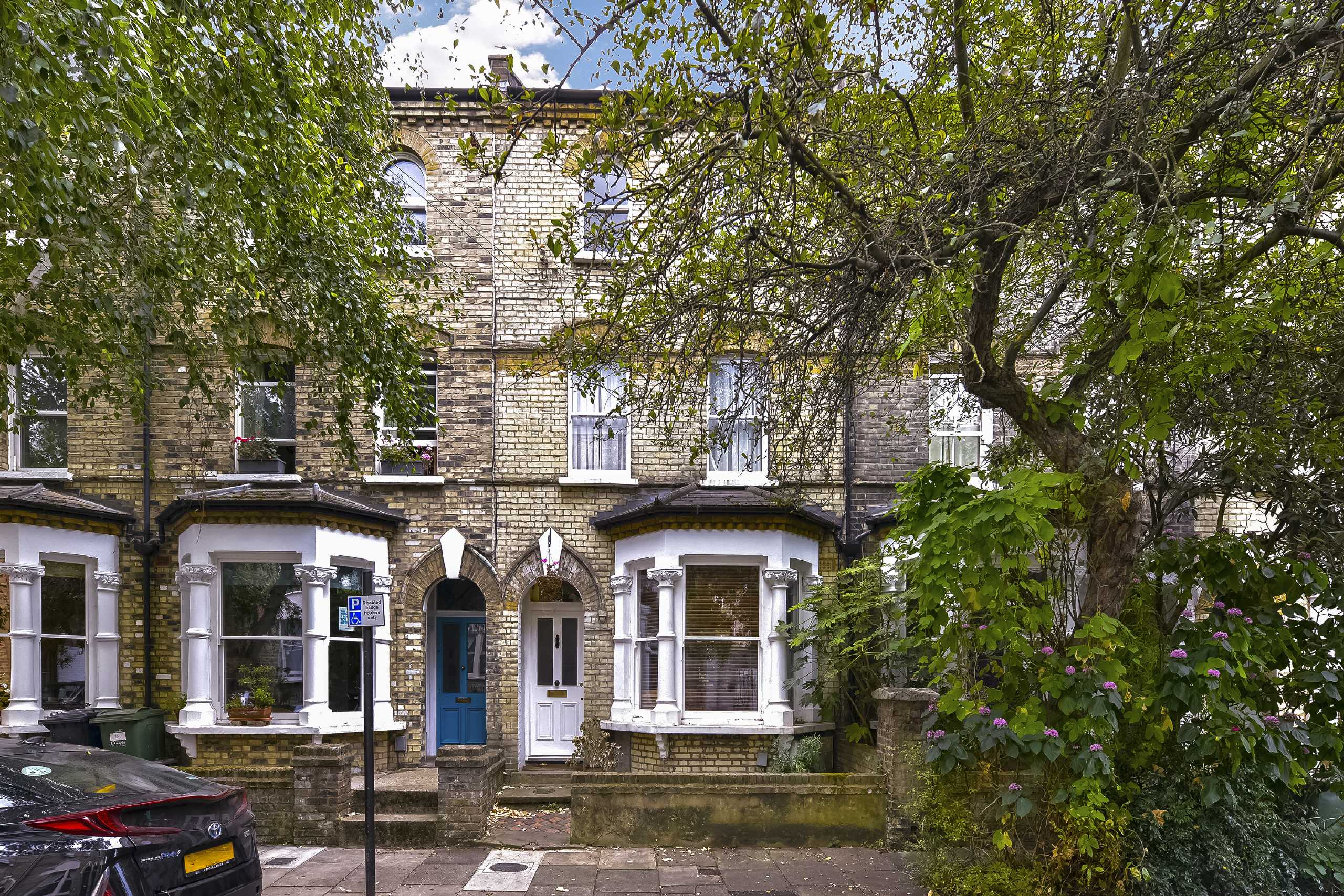 Flat Vauxhall Grove in Greater London