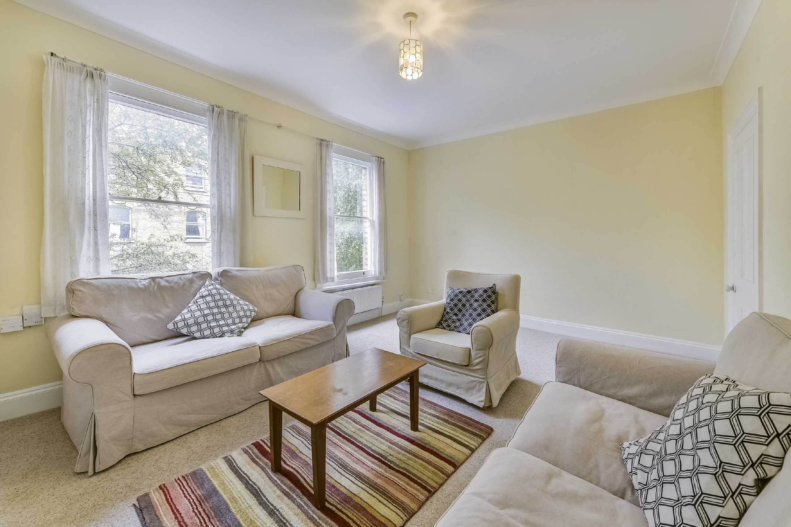 Flat Vauxhall Grove in Greater London
