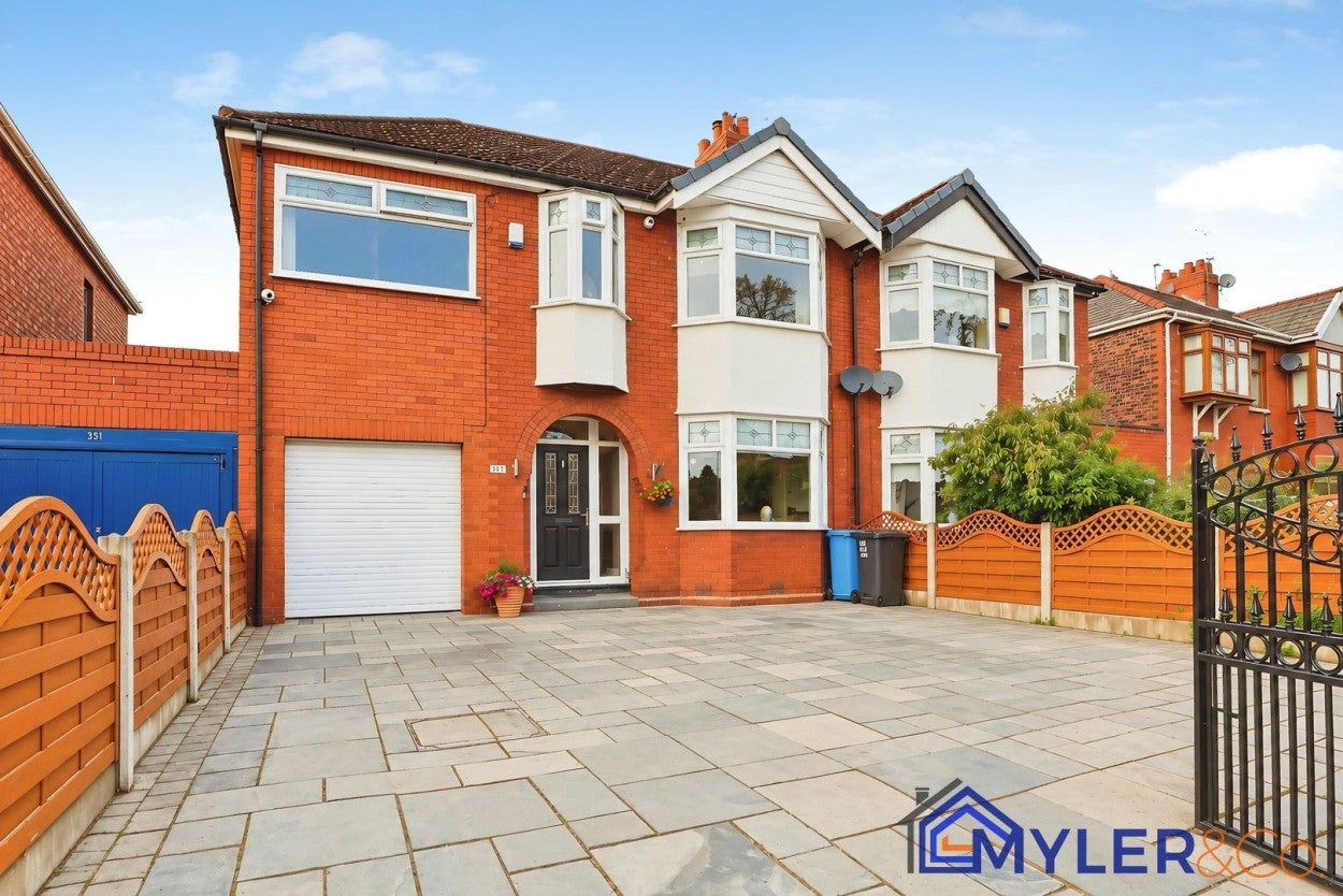 House Upton Lane in Widnes