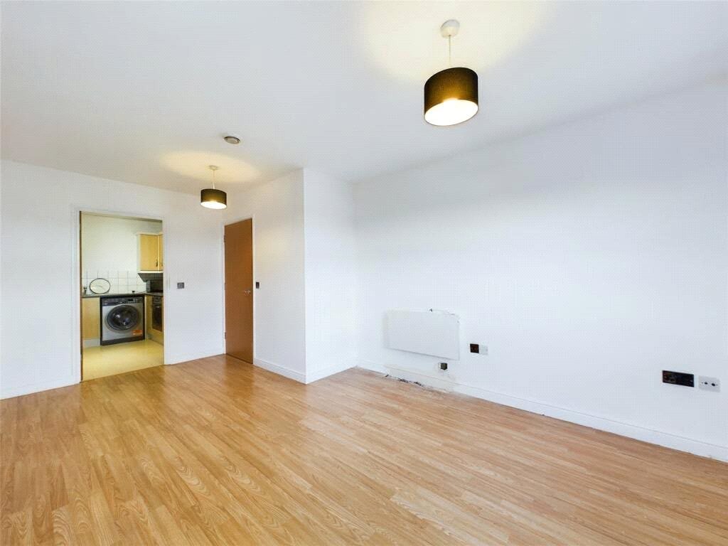 Flat Alexandra Road in Rushmoor