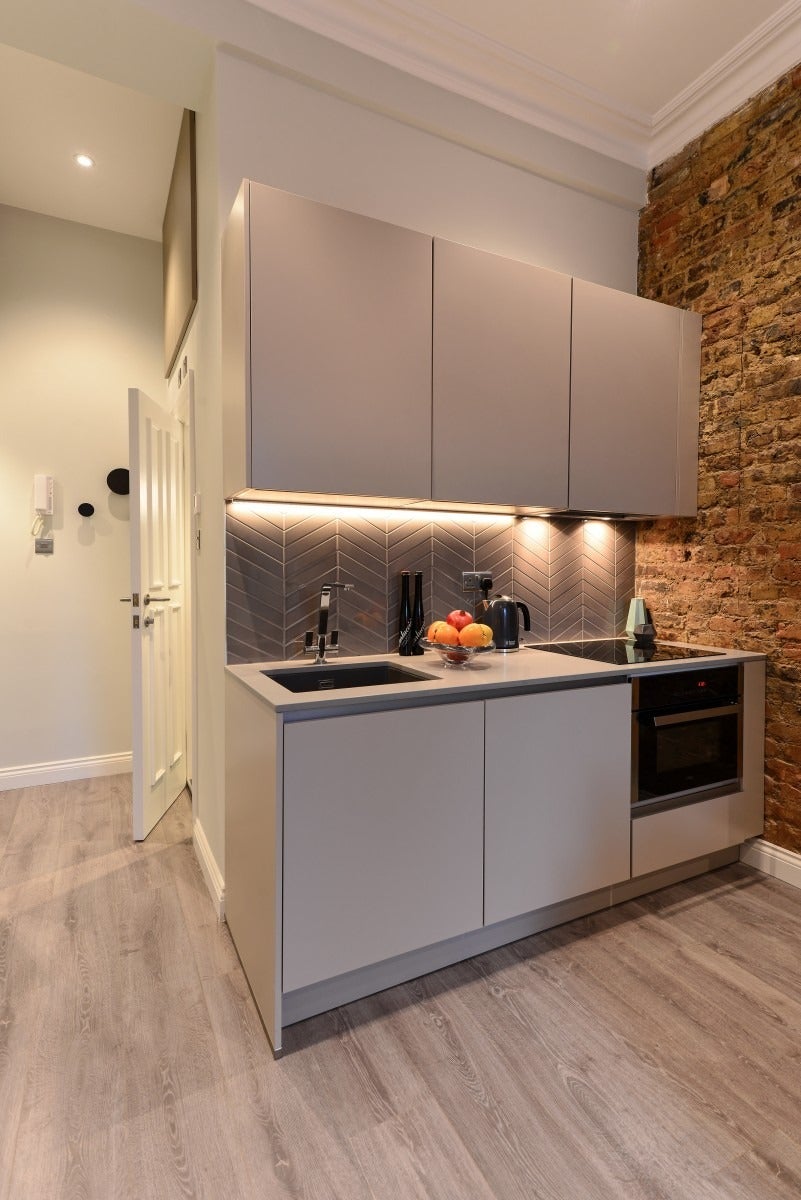Flat Linden Gardens in Greater London
