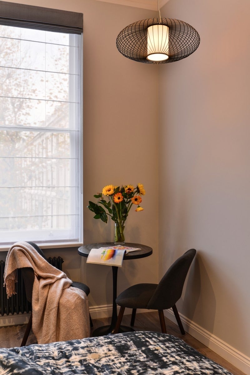 Flat Linden Gardens in Greater London