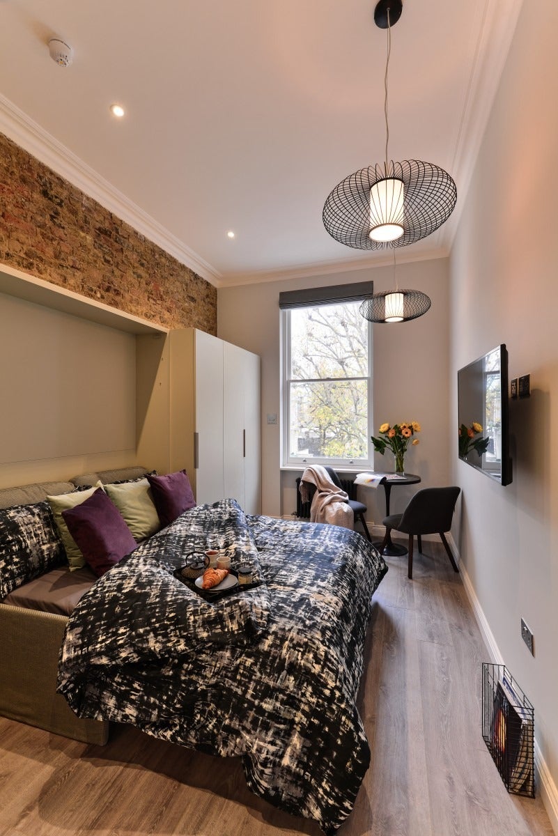 Flat Linden Gardens in Greater London