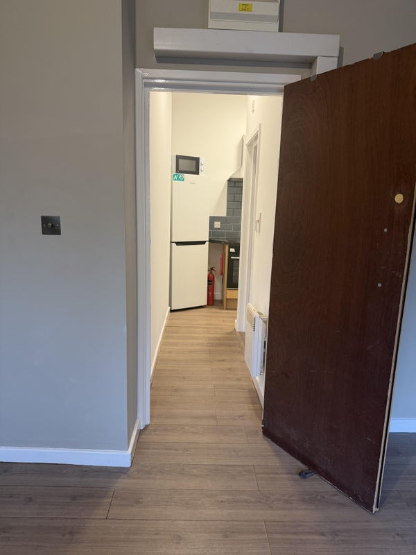 Flat Dagnall Park in Greater London