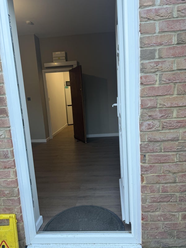 Flat Dagnall Park in Greater London