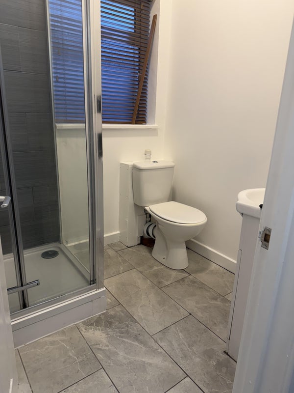 Flat Dagnall Park in Greater London