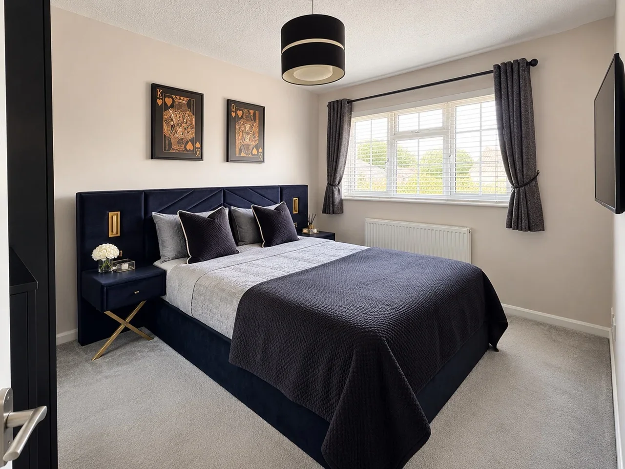House Bluebell Close in Horsham