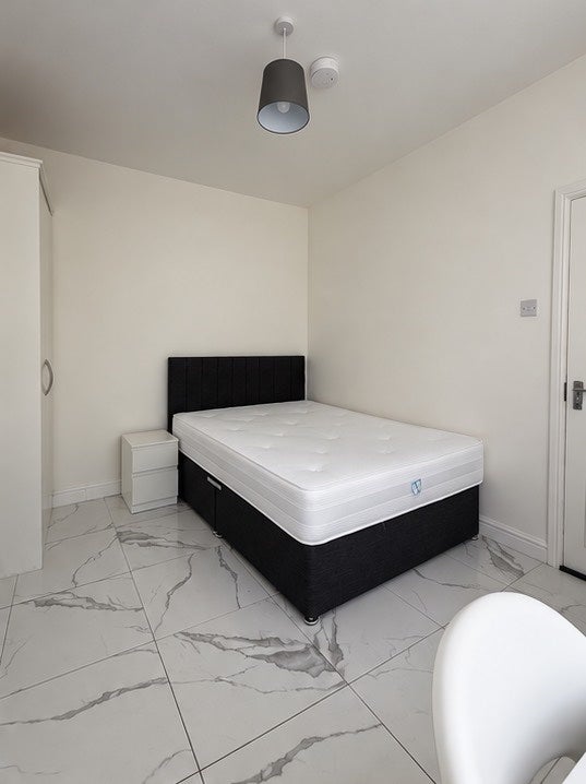 Room Clovelly Avenue in Newcastle upon Tyne