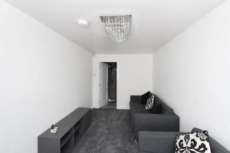 Room Clovelly Avenue in Newcastle upon Tyne