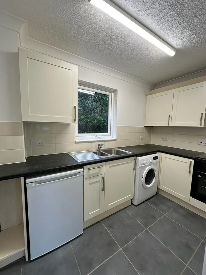 Flat Ladygrove Drive in Guildford