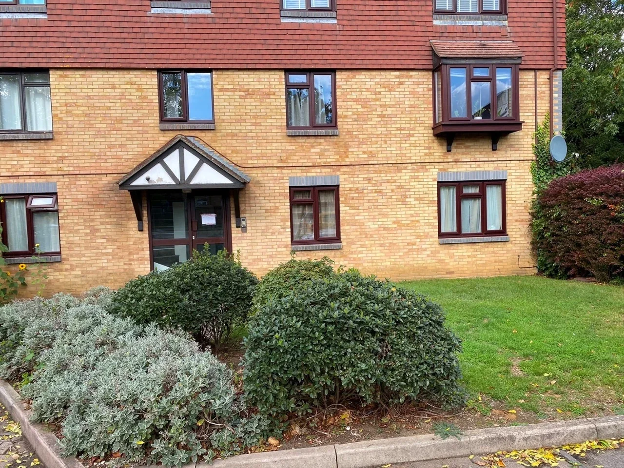 Flat Ladygrove Drive in Guildford