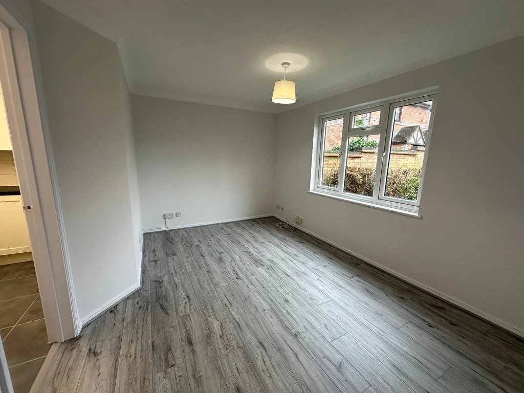 Flat Ladygrove Drive in Guildford