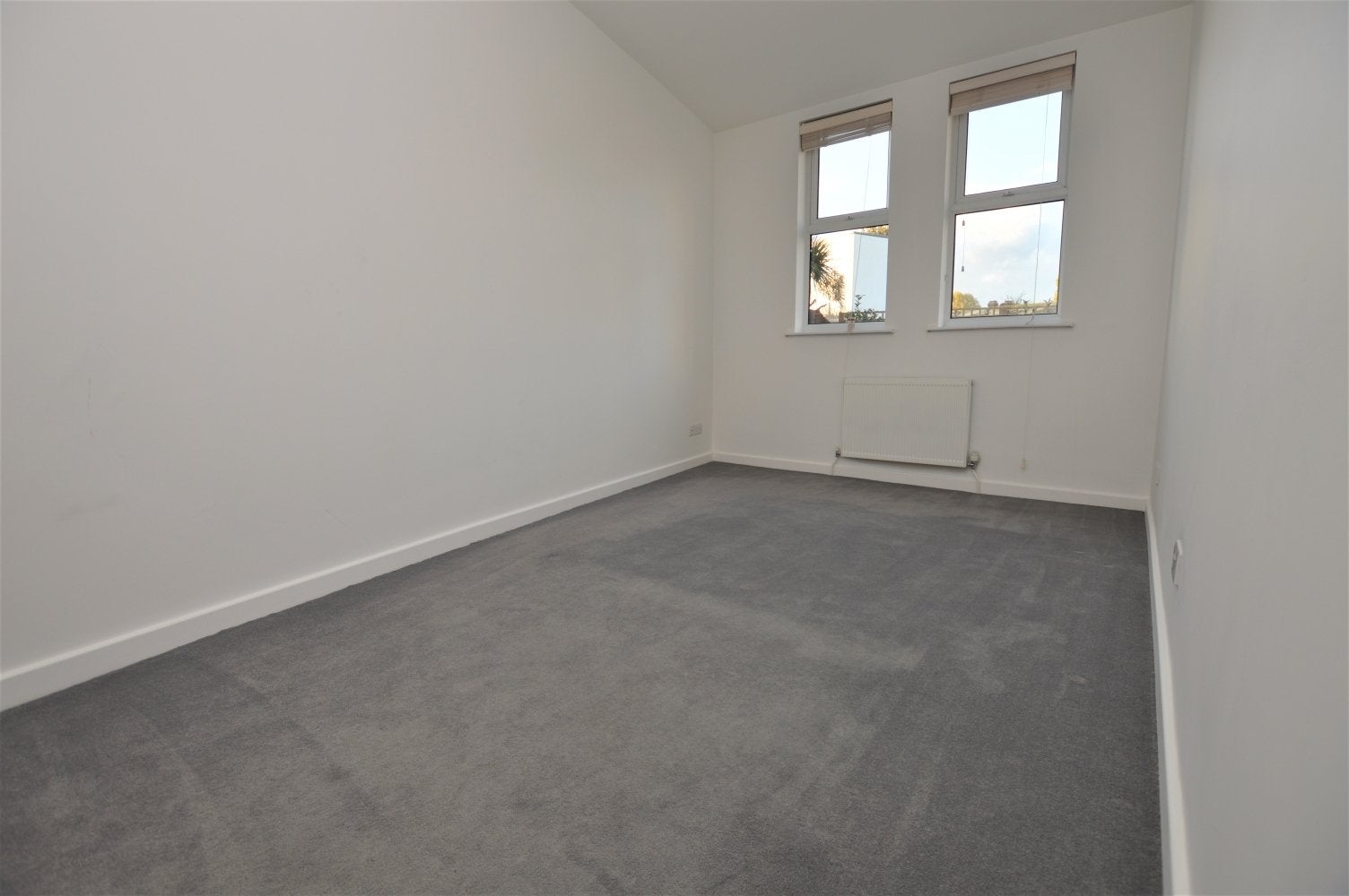 Flat Aitken Road in Greater London