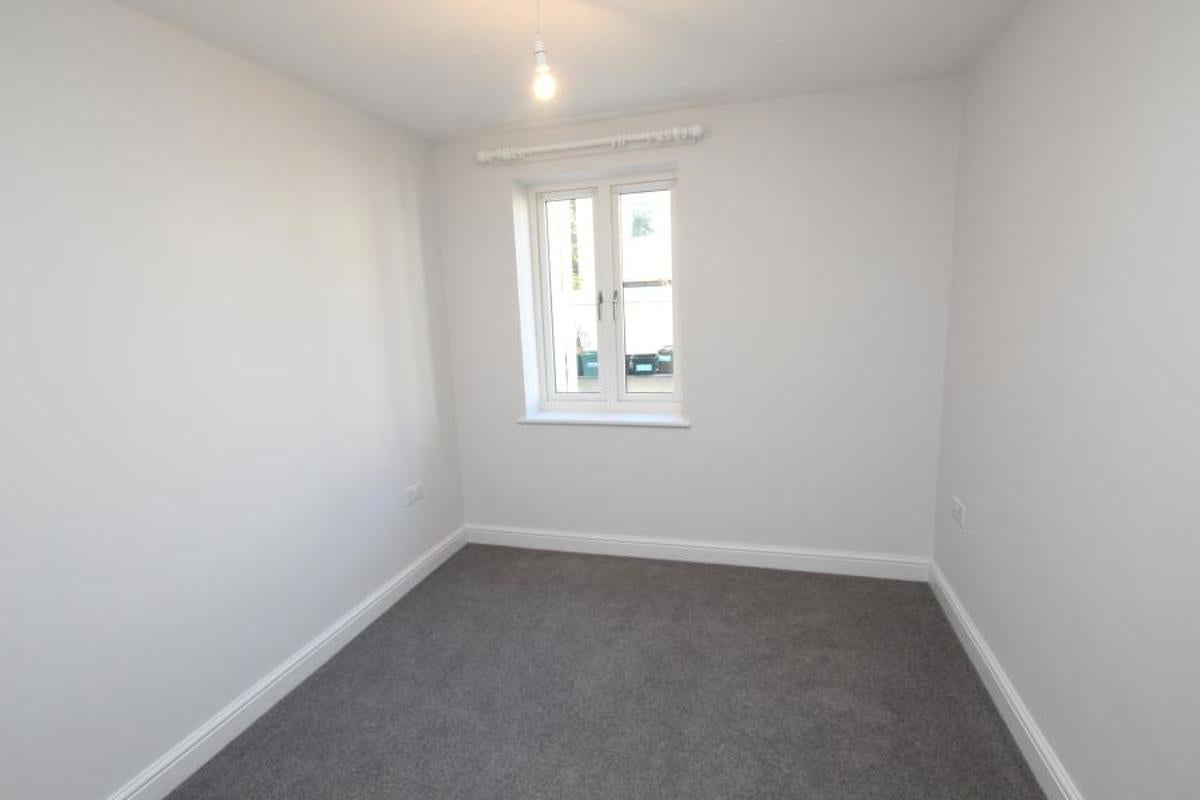 Flat Stroud Avenue in Bristol