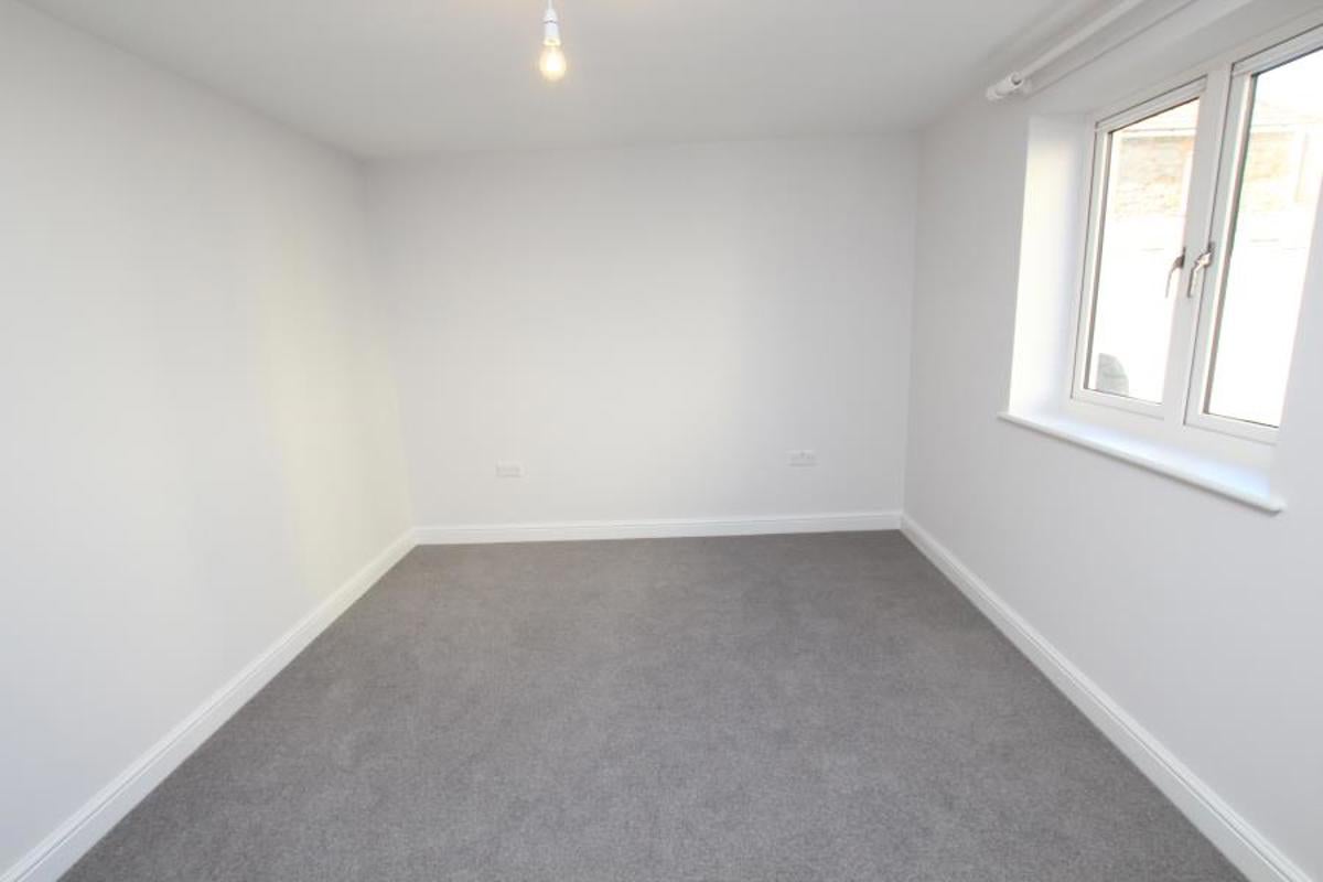 Flat Stroud Avenue in Bristol