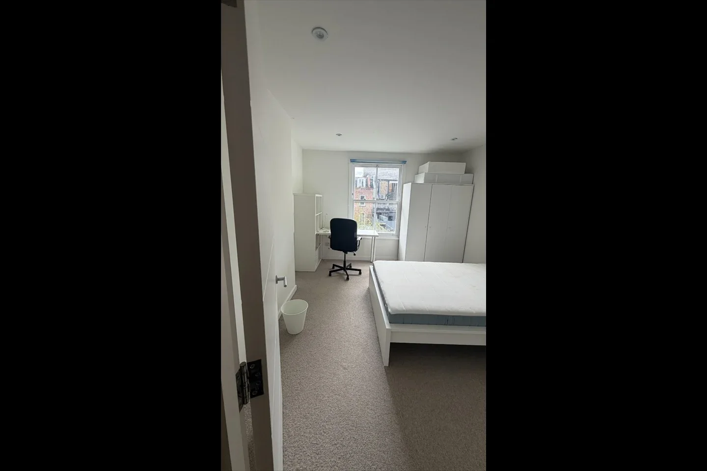 Flat Callow Street in Greater London