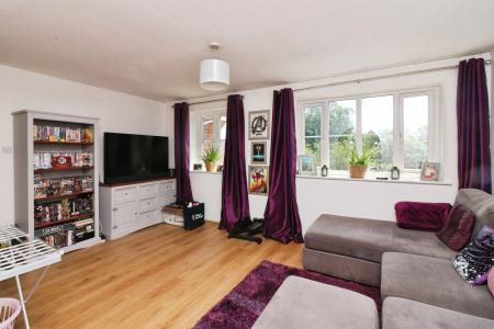 Flat Peartree Lane in Welwyn Hatfield