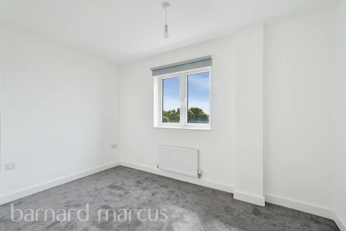 Flat Windmill Place in Greater London