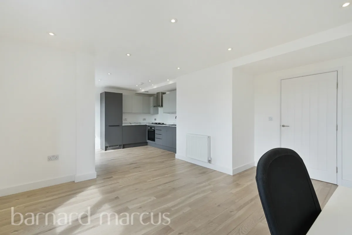 Flat Windmill Place in Greater London