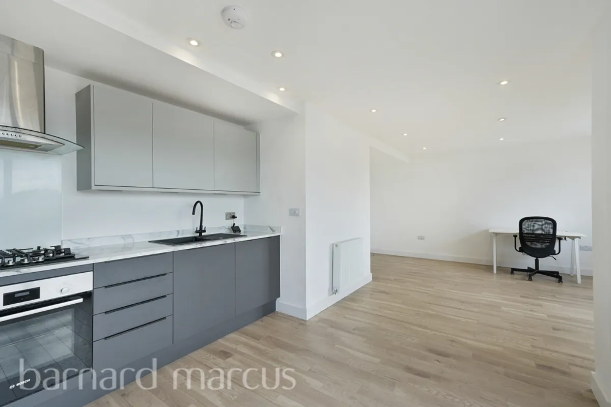 Flat Windmill Place in Greater London
