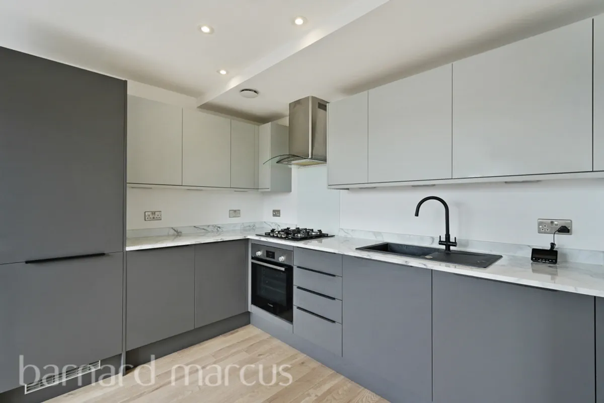 Flat Windmill Place in Greater London