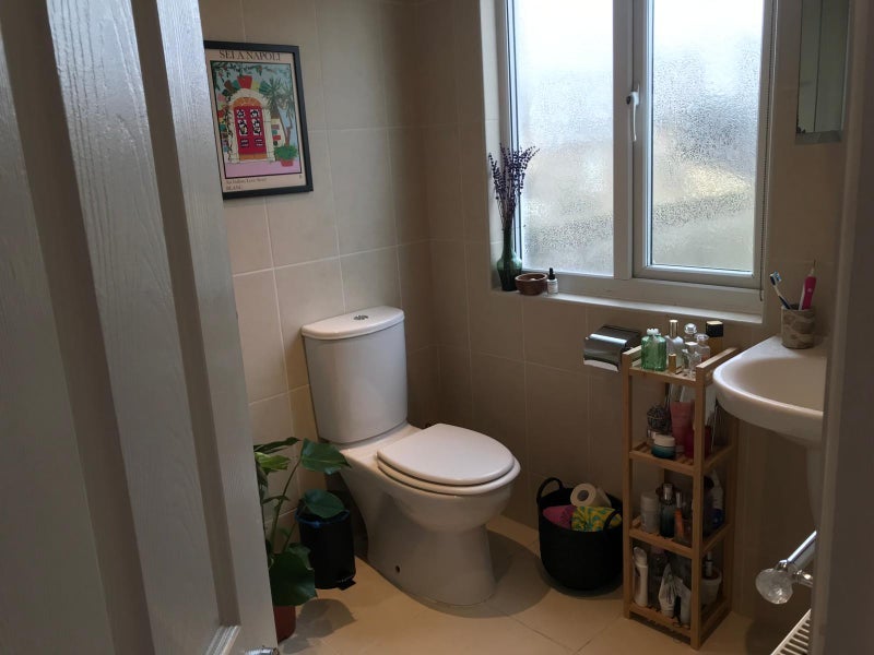 Room Nevill Road in Greater London