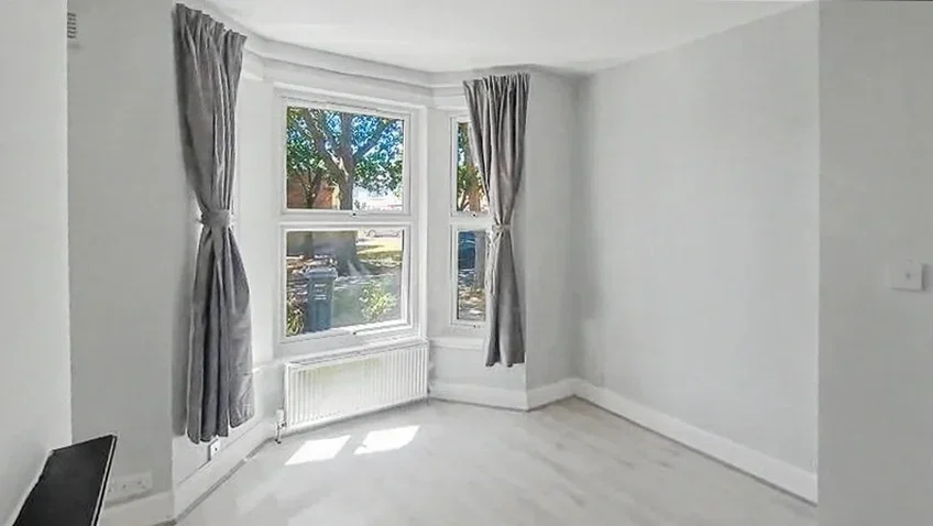 Flat Maswell Park Crescent in Greater London
